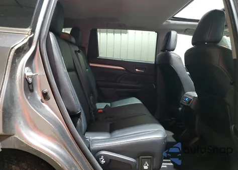 2018 Toyota Highlander Se из США, поврежденный, VIN 5TDJZRFH7JS534218